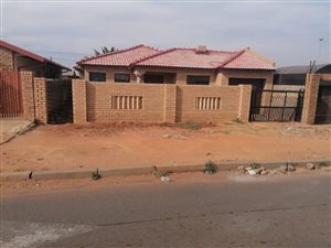 3 Bed House in Naledi