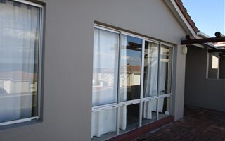 3 Bedroom Townhouse in Hermanus Beach Club