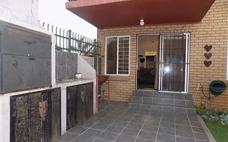 2 Bedroom Apartment in Pierre van Ryneveld