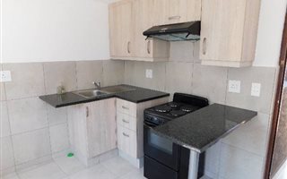 1 Bedroom Garden Cottage in Weltevreden Park