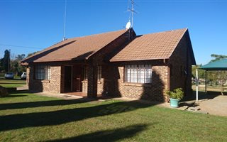 2 Bedroom Garden Cottage in President Park