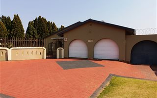 4 Bedroom House in Lenasia South