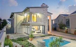 4 Bedroom House in Waterfall Estate