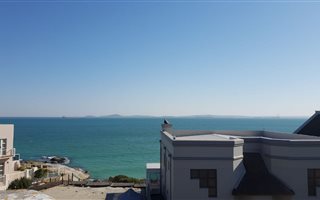 242 m² Land available in Waterfront