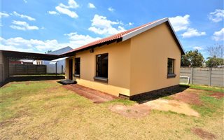 2 Bedroom Simplex in Mayberry Park