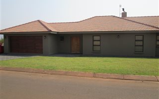 3 Bedroom House in Seasons Lifestyle Estate