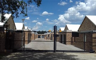 2 Bedroom Cluster in Die Bult
