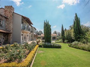 6 Bed House in Blue Hills Country Estate