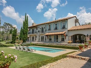 6 Bedroom House in Blue Hills Country Estate