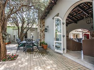6 Bed House in Blue Hills Country Estate