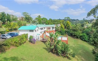 4 Bedroom House in Woodside