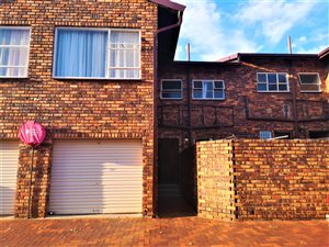 3 Bed Duplex in Roodekrans