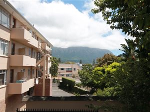 2 Bed Apartment in Claremont Upper