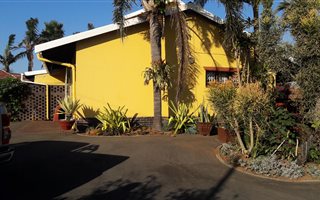 6 Bedroom House in Athlone Park