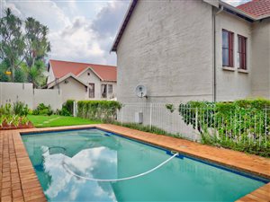 1 Bed Apartment in Saxonwold