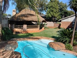 4 Bed House in Zwartkop