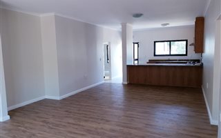 4 Bedroom House in Bergvliet