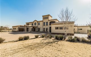 8 Bedroom House in Presidents Dam