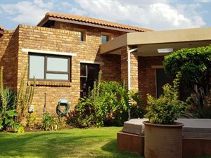 3 Bed Apartment in Meyersdal