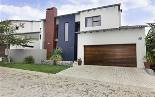 3 Bedroom House in Maroeladal