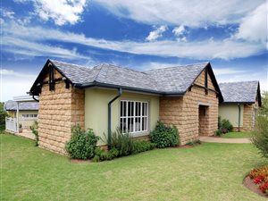 3 Bedroom House in Waterfall Hills Mature Lifestyle Estate