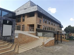 1069 m² Office Space in Hurlingham