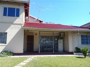 6 Bedroom House in Centenary Park