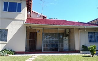 6 Bedroom House in Greenbury