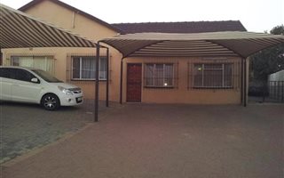 2 Bedroom Flat in Fransville