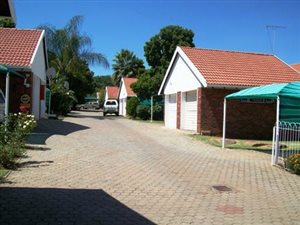 3 Bed Townhouse in Elandsrand