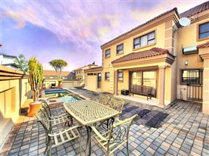 5 Bed House in Amberfield Manor
