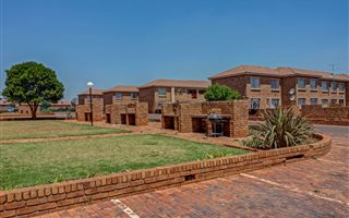 2 Bedroom Apartment in East Geduld