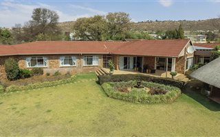 7 Bedroom House in Poortview