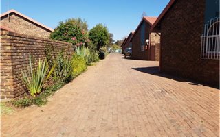 3 Bedroom Simplex in Birchleigh North