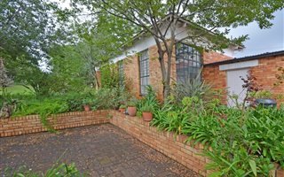 1 Bedroom Garden Cottage in Linden
