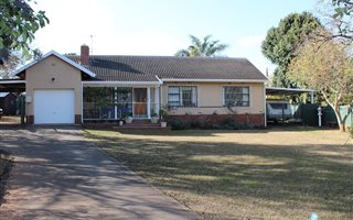 4 Bedroom House in Hayfields