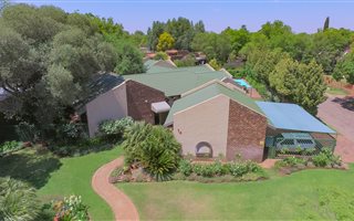 4 Bedroom House in Grimbeek Park