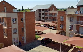 2 Bedroom Apartment in Parktown Estate