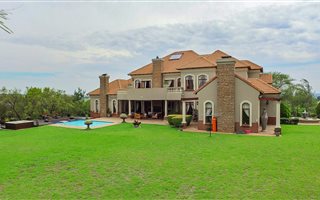 5 Bedroom House in Cornwall Hill