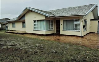 4 Bedroom House in Soneike