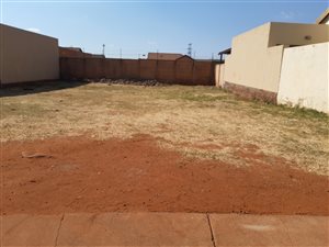 250 m² Land available in Chantelle