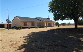 4 Bedroom House in Valley Settlements AH