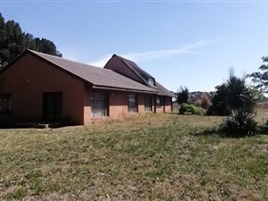 2 ha Farm in Zuurfontein