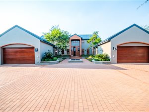 4 Bed House in Zwavelpoort