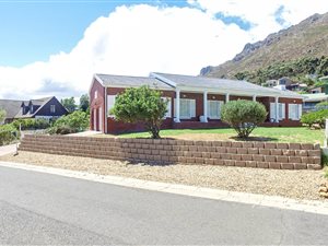 3 Bedroom House in Mountainside