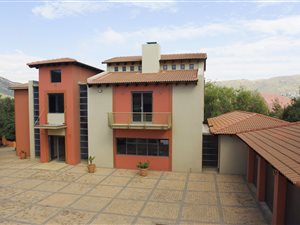 4 Bed House in Poortview