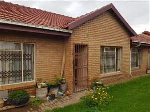4 Bed House in Flora Park