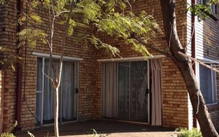3 Bedroom Townhouse in Vanderbijlpark CE2