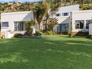 8 Bed House in Constantia Kloof