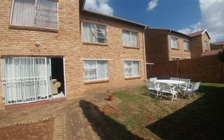 3 Bedroom Cluster in Heuwelsig Estate